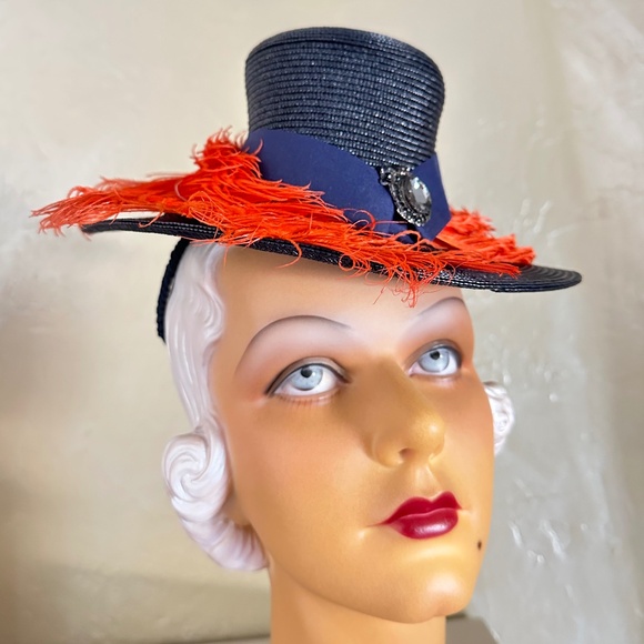 GLORIOUS 1940\'s BLACK STRAW TILT HAT + ORANGE FEATHERS & BROOCH main image 4